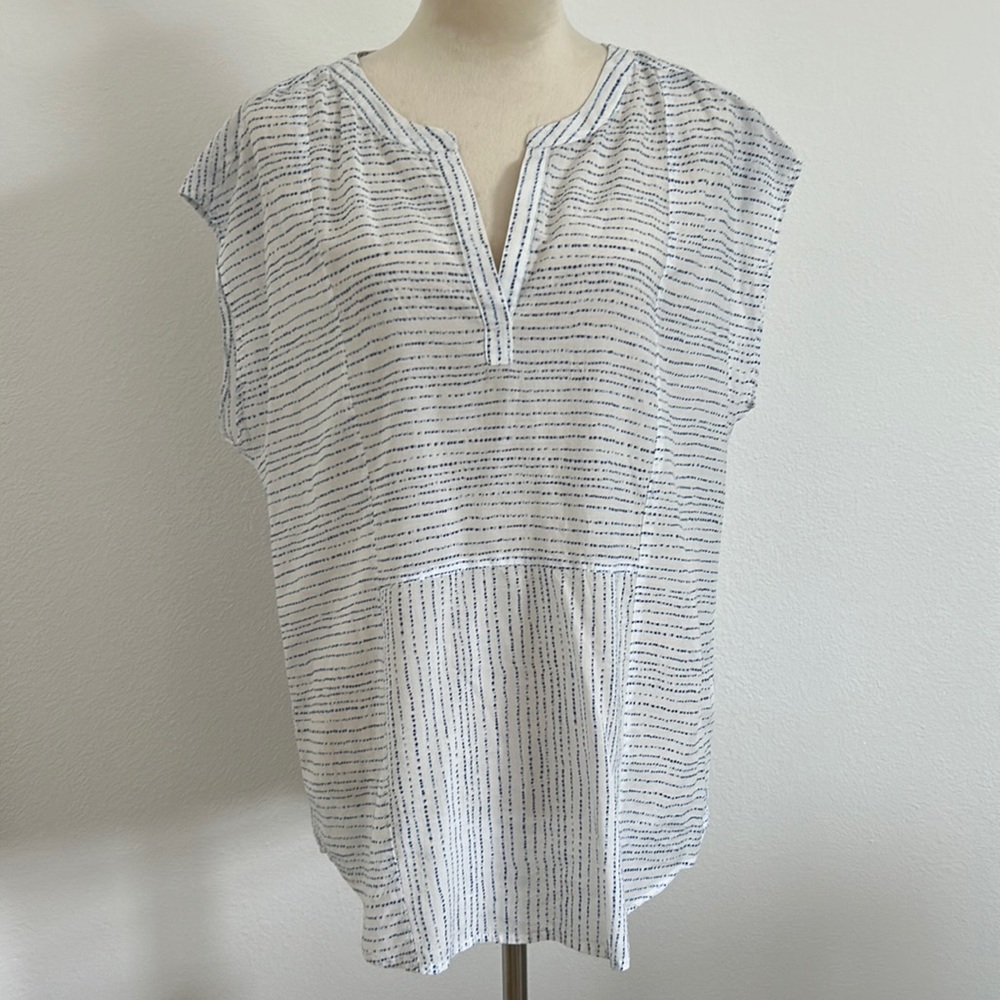 Two by Vine Camuto Sleeveless Split Neck Blouse